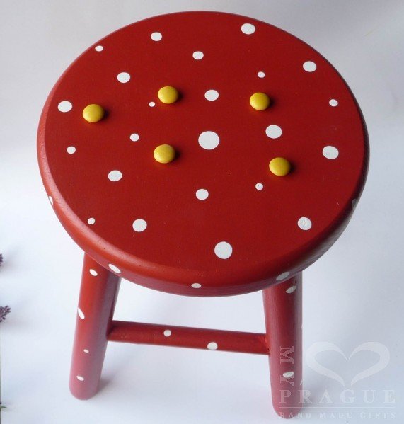 Dětská židlička – červená – puntíky