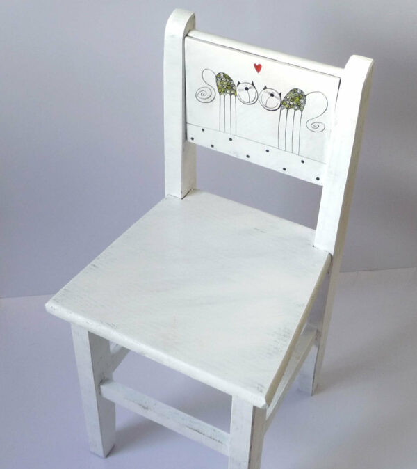 Židle s opěrkou – bílá – kočka